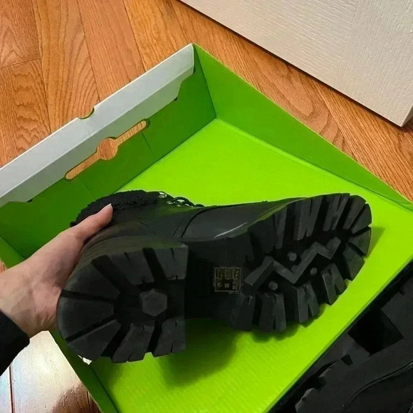 Call it spring womens black  winter boots - Picture 3 of 3